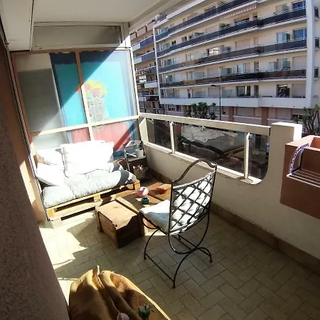 Standing Juan Les Pins *